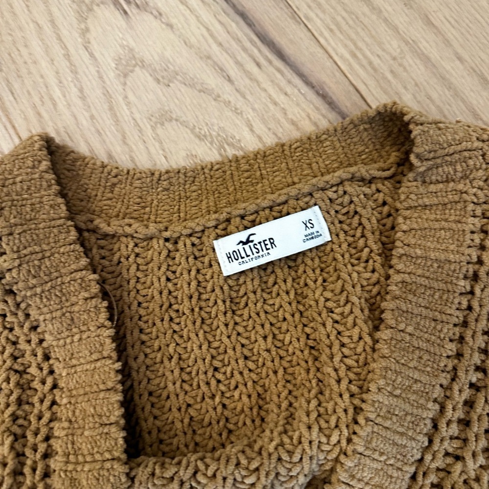 NWOT Hollister Tan Cropped Knit Cardigan Sweater - Picture 2 of 3